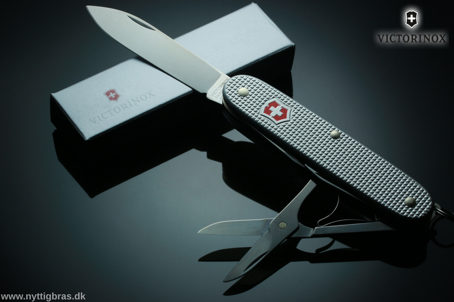 Victorinox Pioneer X Alox Silver med box